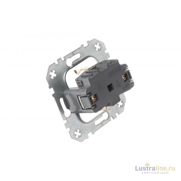 Розетка с заземлением и крышкой Liregus Epsilon 28-019