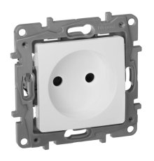 Розетка 2К Legrand Etika 16A 250V б/з со шторками винтовой зажим белая 672234