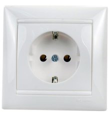 Розетка 2К+3 Legrand Valena 16A 250V с/з белая 774423