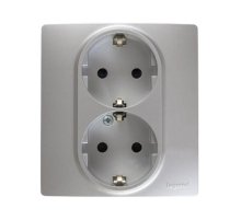 Розетка 2X2К+З Legrand Etika 16A 250V с/з со шторками безвинтовой зажим немецкий стандарт алюминий 672433