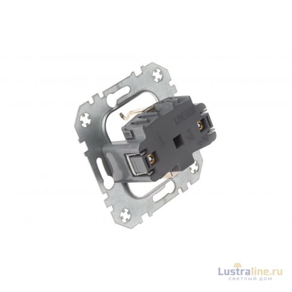 Розетка с заземлением и крышкой Liregus Epsilon 28-1368