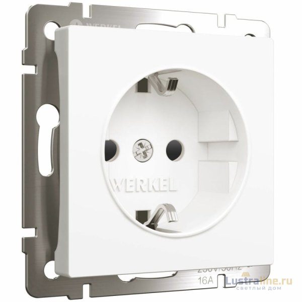 Розетка с заземлением и шторками Werkel 4690389184734 W1171161
