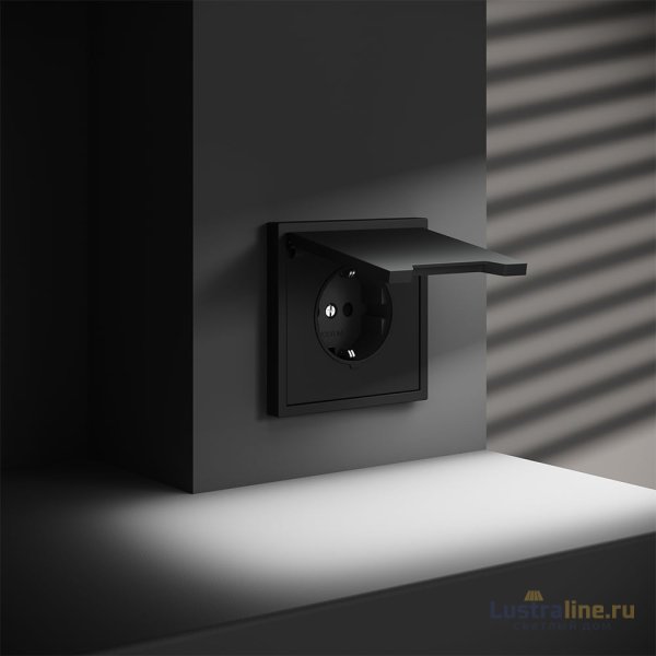 Розетка с защитными шторками и крышкой Voltum S70 VLS040308