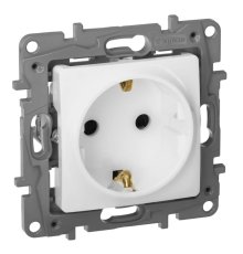 Розетка 2К+З Legrand Etika 16A 250V с/з со шторками винтовой зажим немецкий стандарт белый 672222
