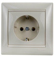 Розетка 2К+3 Legrand Valena 16A 250V с/з слоновая кость 774323