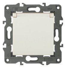 Розетка 2P+E Schuko со шторками с крышкой Эра 14-2103-02 Б0034279