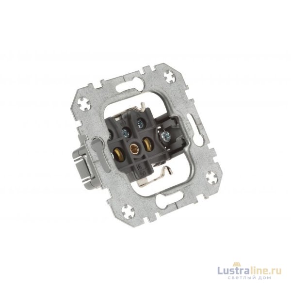 Розетка с заземлением и шторками Liregus Epsilon 28-0663