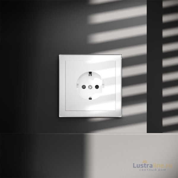 Розетка со шторками Voltum S70 VLS040201