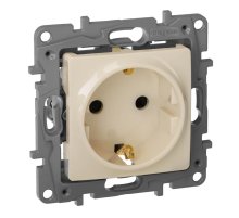 Розетка 2К+З Legrand Etika 16A 250V с/з со шторками винтовой зажим немецкий стандарт слоновая кость 672322