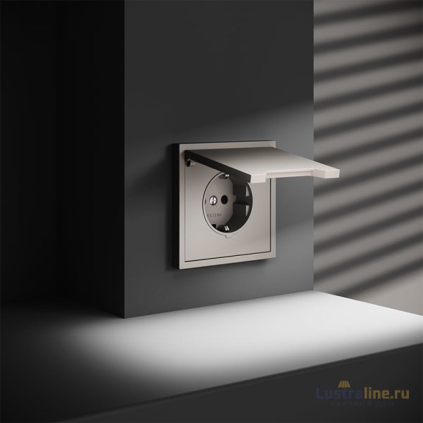 Розетка с защитными шторками и крышкой Voltum S70 VLS040303
