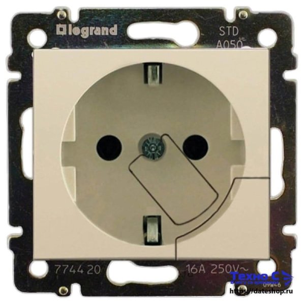 Розетка 2К+3 Legrand Valena 16A 250V с/з механической системой выталкивания вилки винтовой зажим слоновая кость 774395
