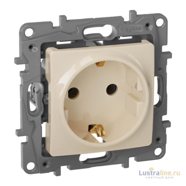 Розетка 2К+З Legrand Etika 16A 250V с/з винтовой зажим немецкий стандарт слоновая кость 672321