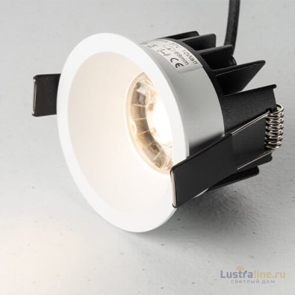 Влагозащищенный светильник ITALLINE DL 3241 white Влагозащищенный светильник ITALLINE DL 3241 white