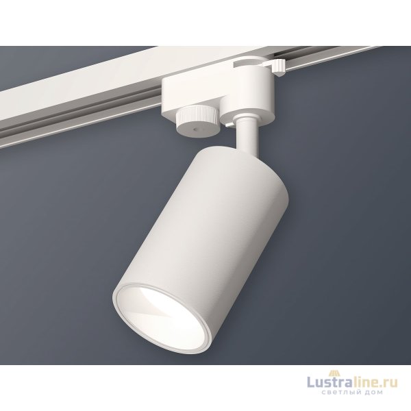 Трековый однофазный светильник Ambrella Light Track System XT6322020 (A2520, C6322, N6110) Трековый однофазный светильник Ambrella Light Track System XT6322020 (A2520, C6322, N6110)