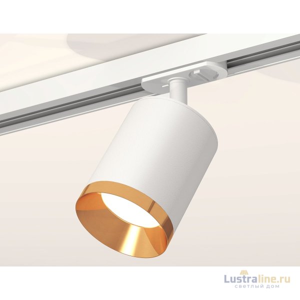 Комплект трекового светильника Ambrella Light Track System XT7421004 (A2536, C7421, N7034) Комплект трекового светильника Ambrella Light Track System XT7421004 (A2536, C7421, N7034)