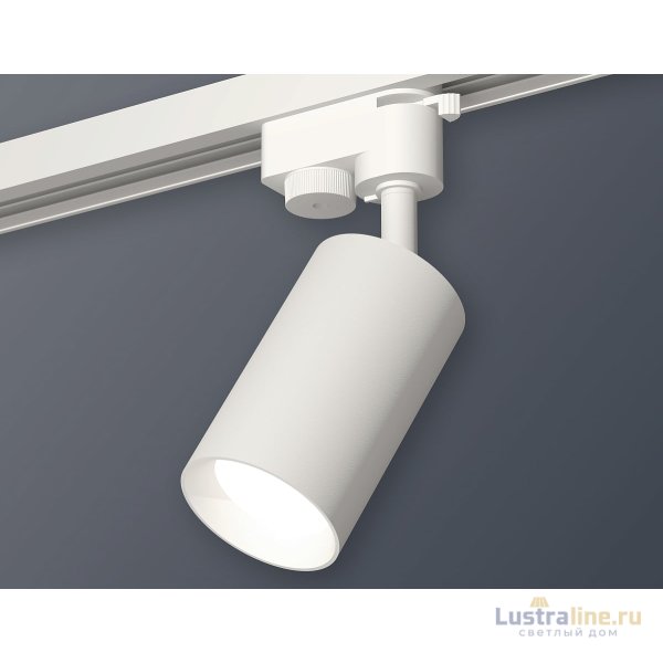 Трековый однофазный светильник Ambrella Light Track System XT6322001 (A2520, C6322, N6101) Трековый однофазный светильник Ambrella Light Track System XT6322001 (A2520, C6322, N6101)