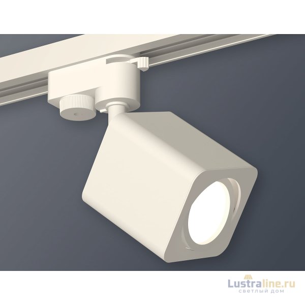 Трековый однофазный светильник Ambrella Light Track System XT7812010 (A2520, C7812, N7710) Трековый однофазный светильник Ambrella Light Track System XT7812010 (A2520, C7812, N7710)
