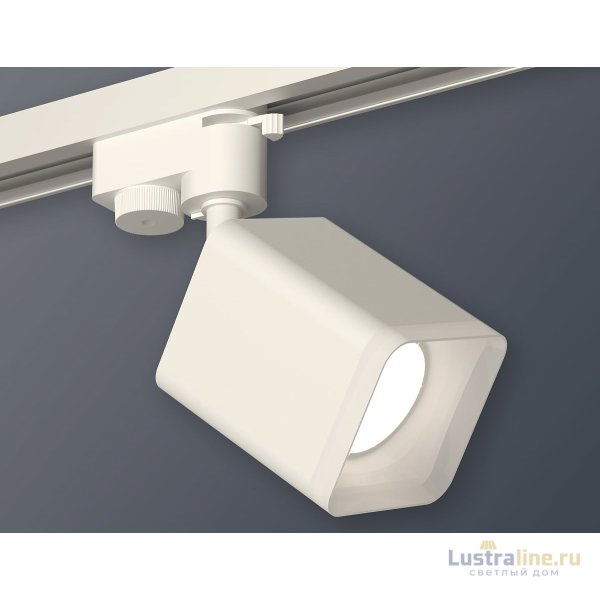 Трековый однофазный светильник Ambrella Light Track System XT7812022 (A2520, C7812, N7755) Трековый однофазный светильник Ambrella Light Track System XT7812022 (A2520, C7812, N7755)