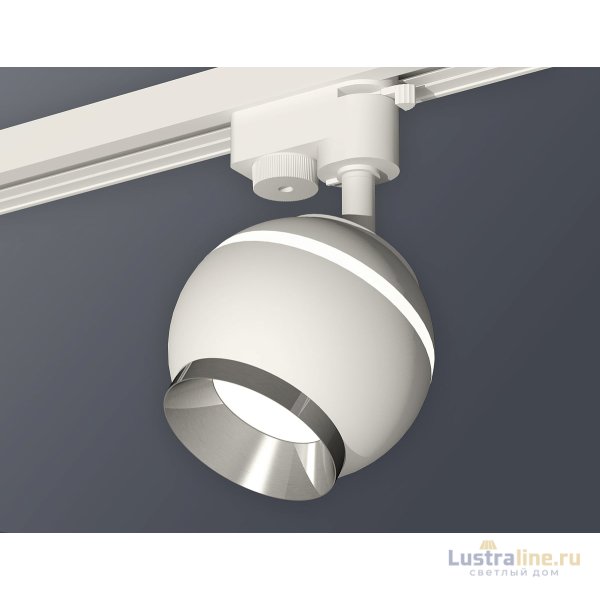 Трековый однофазный светильник с подсветкой Ambrella Light Track System XT1101021 (A2520, C1101, N7032) Трековый однофазный светильник с подсветкой Ambrella Light Track System XT1101021 (A2520, C1101, N7032)