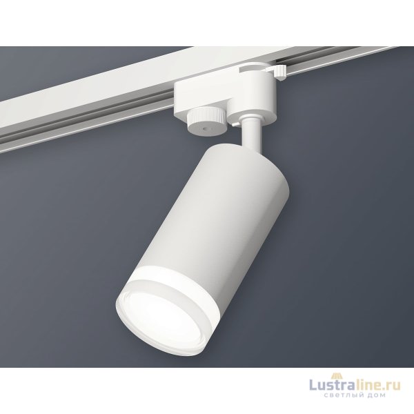 Трековый однофазный светильник Ambrella Light Track System XT6322130 (A2520, C6322, N6241) Трековый однофазный светильник Ambrella Light Track System XT6322130 (A2520, C6322, N6241)