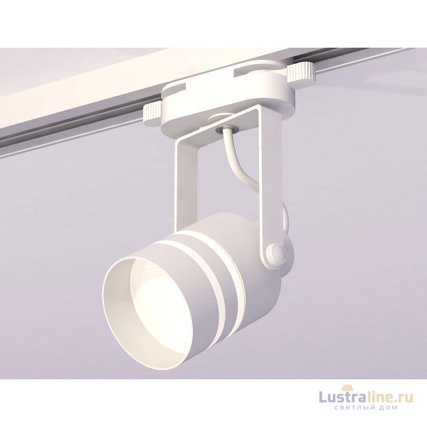 Трековый однофазный светильник Ambrella Light Track System XT6601082 (C6601, N6235) Трековый однофазный светильник Ambrella Light Track System XT6601082 (C6601, N6235)