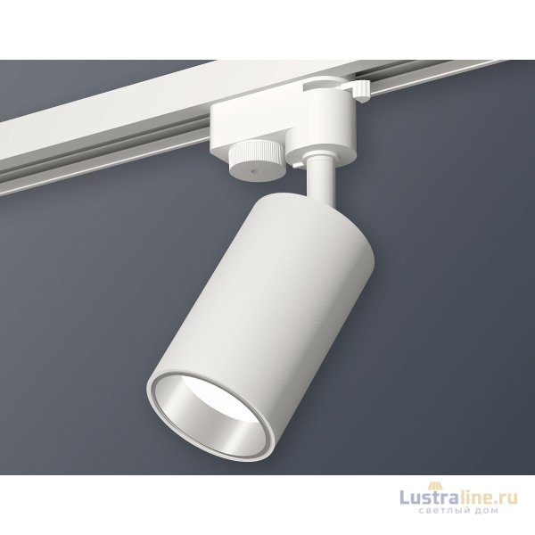 Трековый однофазный светильник Ambrella Light Track System XT6322022 (A2520, C6322, N6112) Трековый однофазный светильник Ambrella Light Track System XT6322022 (A2520, C6322, N6112)