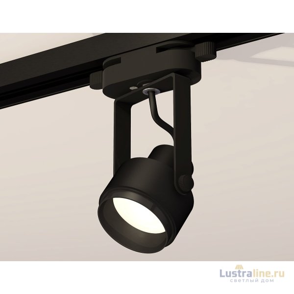 Трековый однофазный светильник Ambrella Light Track System XT6602020 (C6602, N6121) Трековый однофазный светильник Ambrella Light Track System XT6602020 (C6602, N6121)