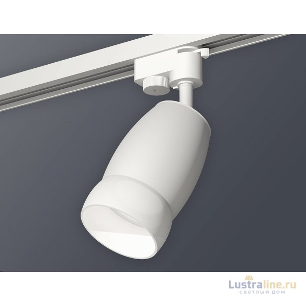 Трековый однофазный светильник Ambrella Light Track System XT1122008 (A2520, C1122, N7177) Трековый однофазный светильник Ambrella Light Track System XT1122008 (A2520, C1122, N7177)