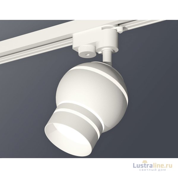 Трековый однофазный светильник с подсветкой Ambrella Light Track System XT1101050 (A2520, C1101, N7141) Трековый однофазный светильник с подсветкой Ambrella Light Track System XT1101050 (A2520, C1101, N7141)