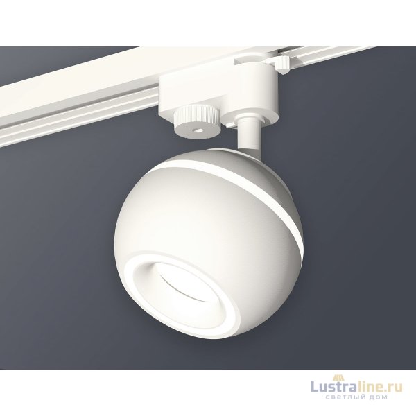 Трековый однофазный светильник с подсветкой Ambrella Light Track System XT1101030 (A2520, C1101, N7110) Трековый однофазный светильник с подсветкой Ambrella Light Track System XT1101030 (A2520, C1101, N7110)