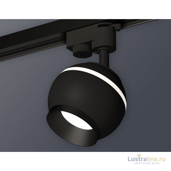Трековый однофазный светильник с подсветкой Ambrella Light Track System XT1102002 (A2521, C1102, N7031) Трековый однофазный светильник с подсветкой Ambrella Light Track System XT1102002 (A2521, C1102, N7031)
