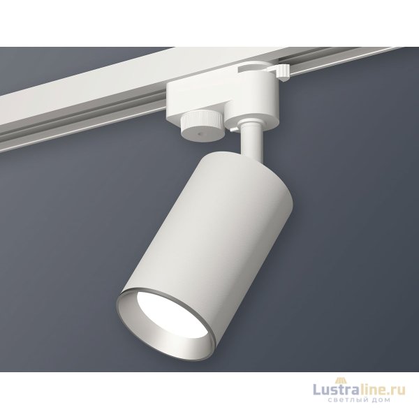 Трековый однофазный светильник Ambrella Light Track System XT6322004 (A2520, C6322, N6104) Трековый однофазный светильник Ambrella Light Track System XT6322004 (A2520, C6322, N6104)