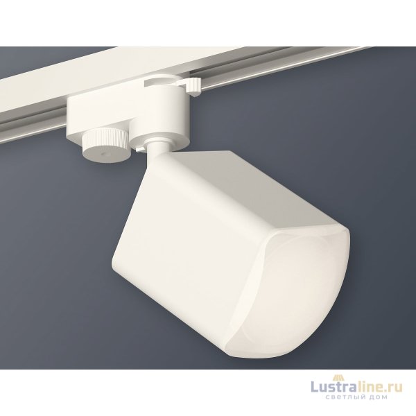 Трековый однофазный светильник Ambrella Light Track System XT7812023 (A2520, C7812, N7756) Трековый однофазный светильник Ambrella Light Track System XT7812023 (A2520, C7812, N7756)