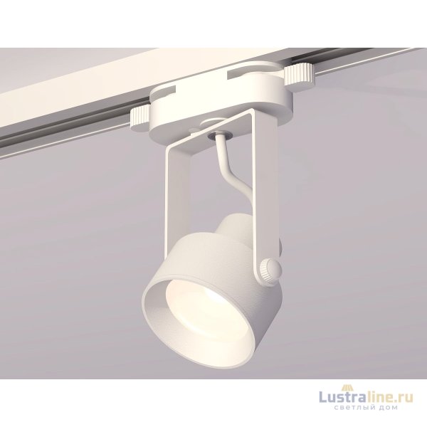 Трековый однофазный светильник Ambrella Light Track System XT6601001 (C6601, N6101) Трековый однофазный светильник Ambrella Light Track System XT6601001 (C6601, N6101)