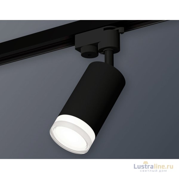 Трековый однофазный светильник Ambrella Light Track System XT6323130 (A2521, C6323, N6241) Трековый однофазный светильник Ambrella Light Track System XT6323130 (A2521, C6323, N6241)